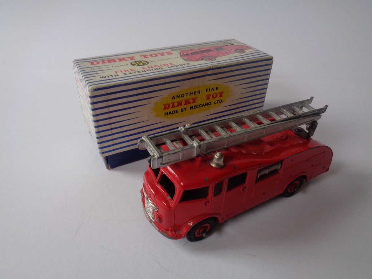 Dinky Toys 555 Fire Engine with Box - Toy Paradise