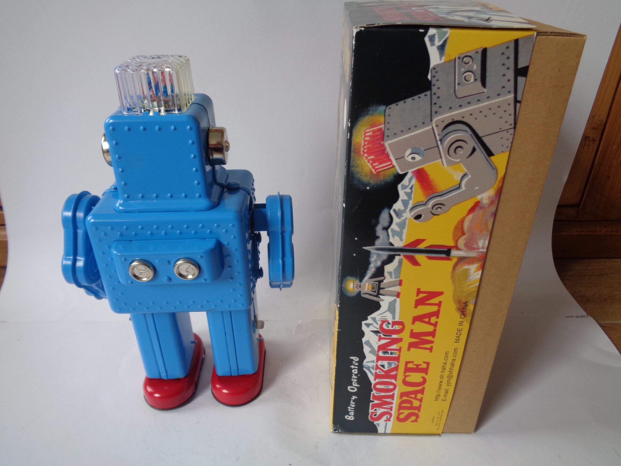 Ha Ha Toy Smoking Spaceman Robot with Box (battery-operated)