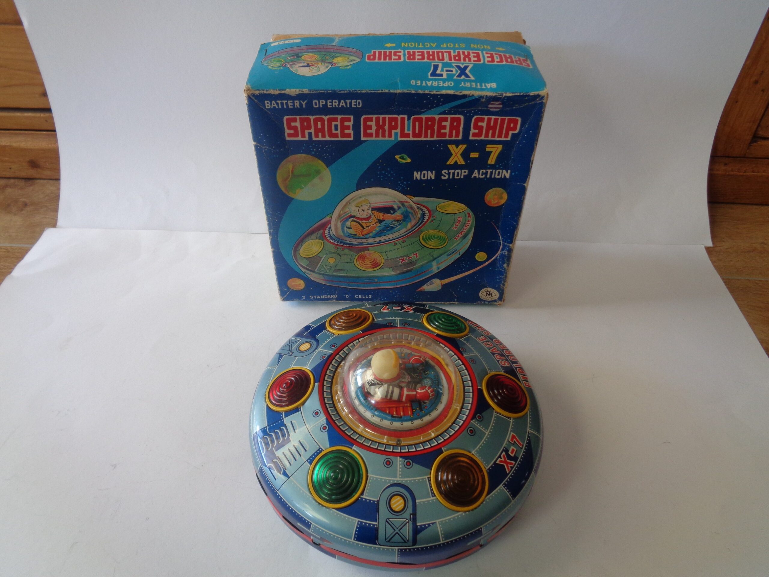 Modern Toys Space Explorer Ship X-7 with Box (battery-operated 