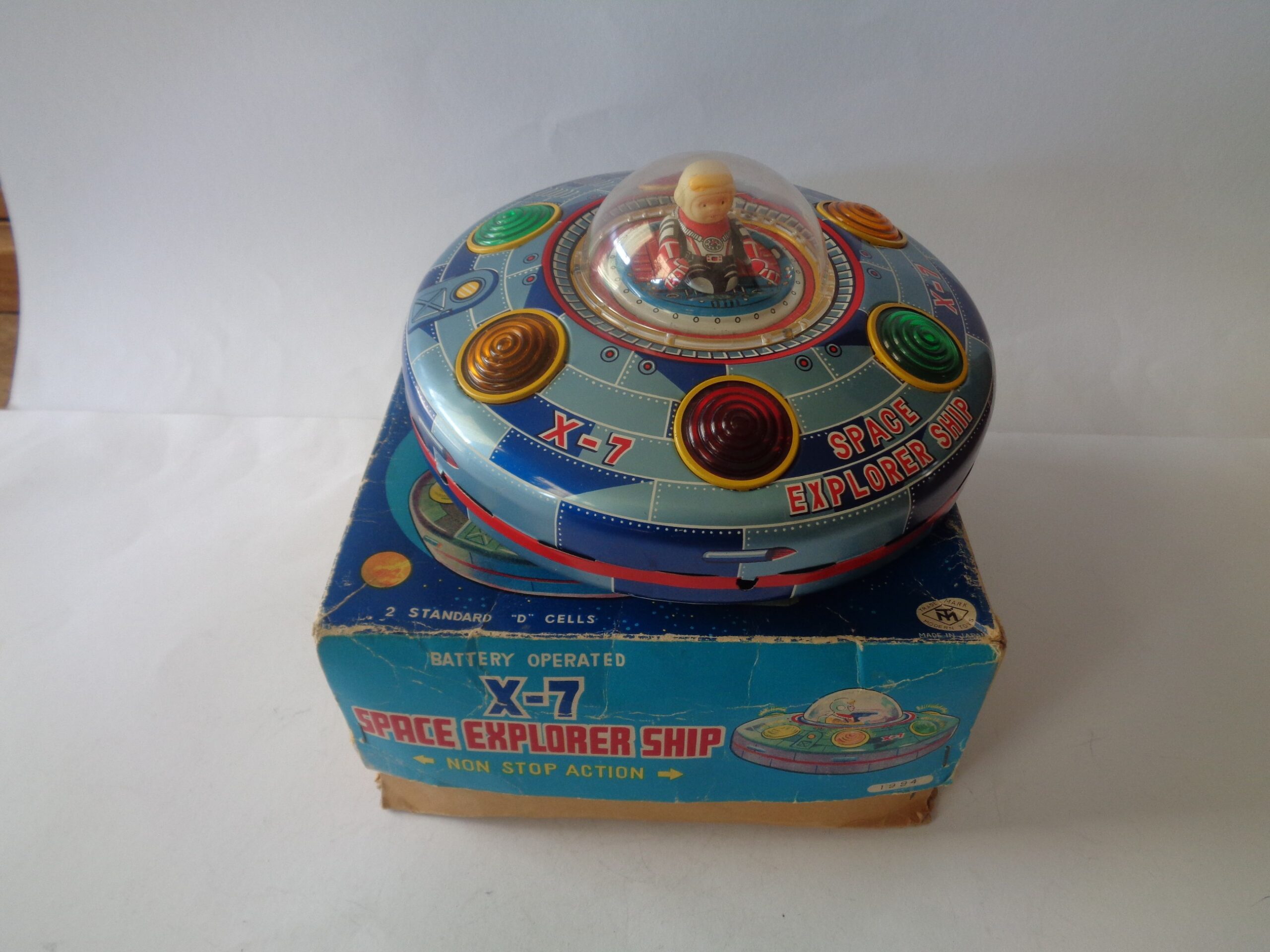 Modern Toys Space Explorer Ship X-7 with Box (battery-operated 